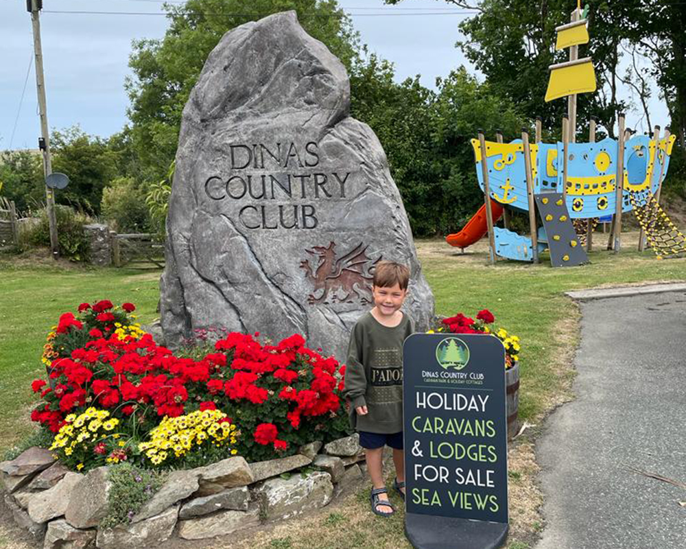 Standing stone welcoming you to the country club