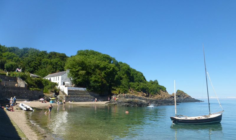 Cwm-yr-Eglwys beach